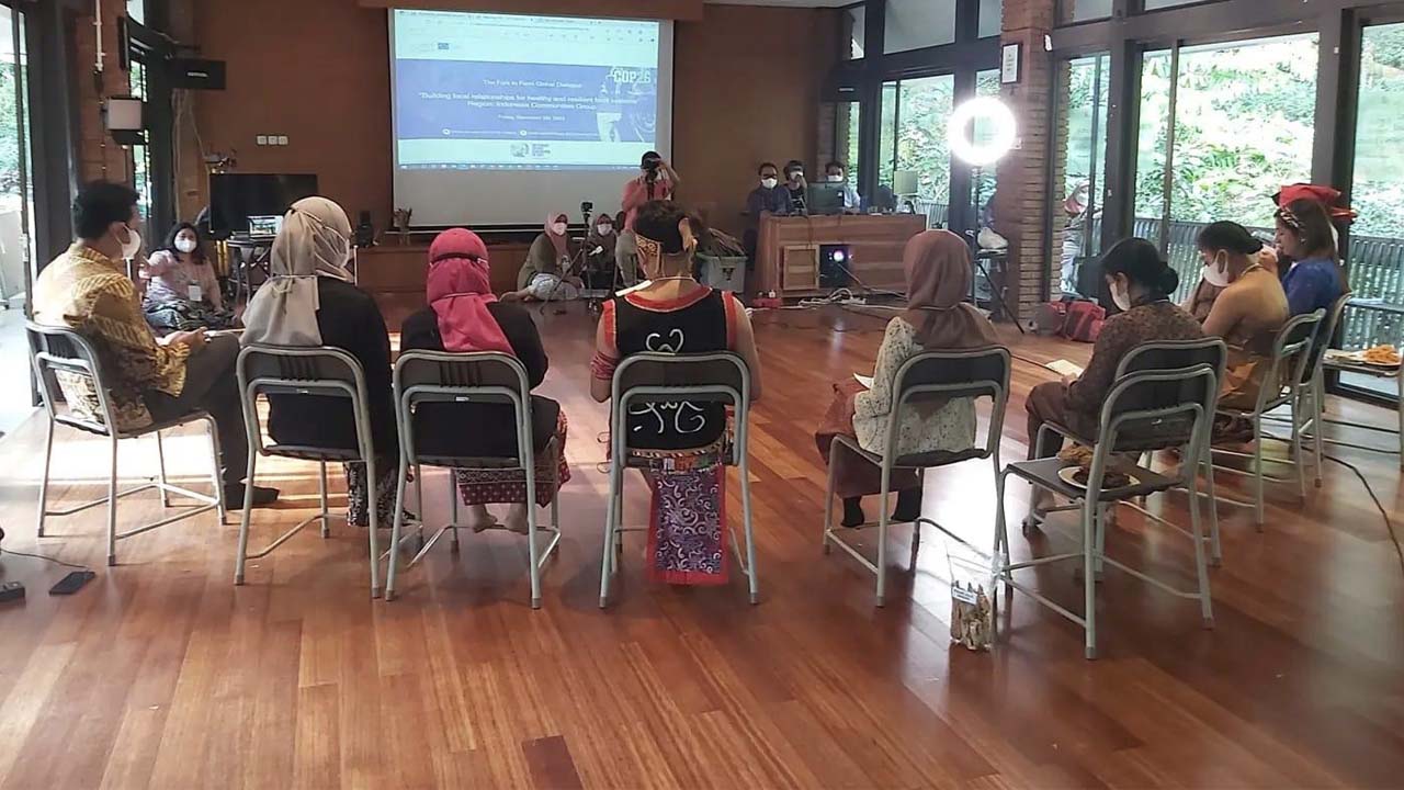 Indonesian participants join in the Global Dialogue from Ecocamp, Bandung. (SAMDHANA/Sandika)