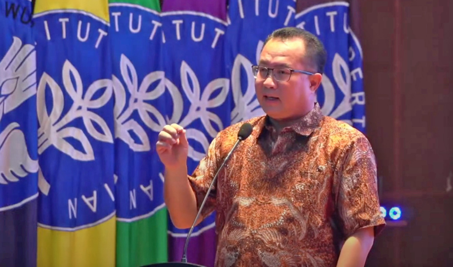 Arif Satria, Chancellor of IPB University, highlighted the impact of the digital era and modernization on food systems.