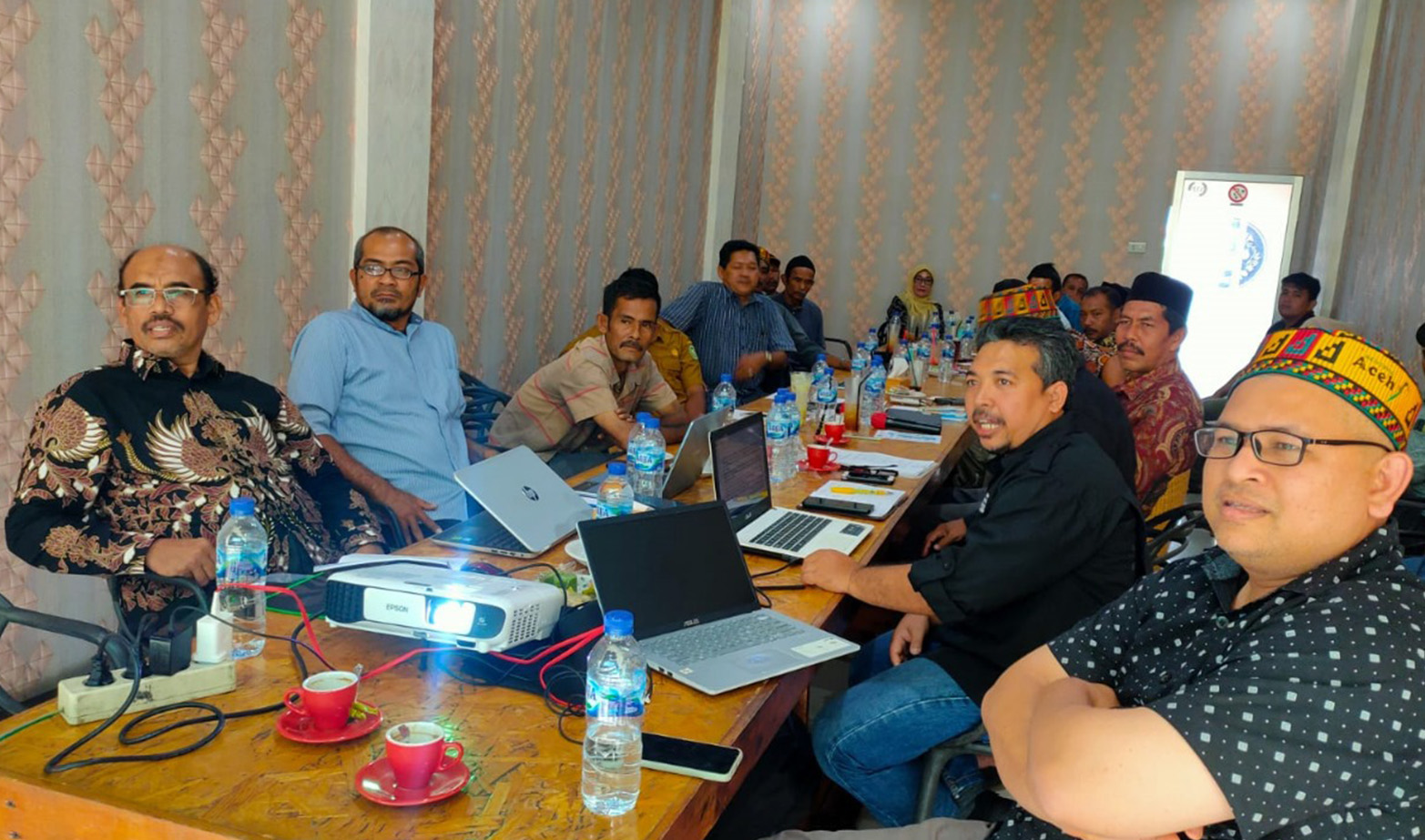 JKMA Aceh, IPs, and academics from Universitas Syiah Kuala (USK) discuss developing a study on customary law communities